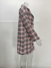 Wełniany płaszcz średniej długości z kołnierzem z klapami