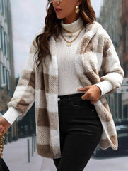 Damski sweterek w luźną kratę, z blokami kolorów