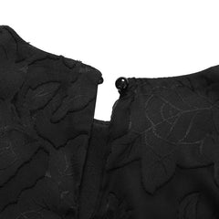 Wielowarstwowe rękawy to nie długa żakardowa sukienka z rozcięciami