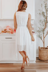 Sukienka z wysokim stanem i dekoltem w kształcie litery V, bez rękawów