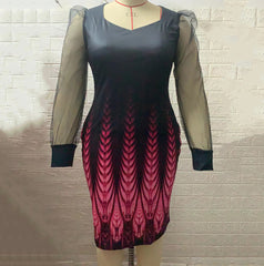 Wąska sukienka z długimi rękawami i siatkowym nadrukiem