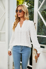 👚 Koszula w groszki z bufiastymi rękawami i dekoltem w kształcie litery V