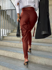 Zwężane spodnie ze skóry PU o dopasowanym kroju z wysokim stanem