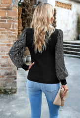 Top z długim rękawem i półgolfem, wykonany z cekinów