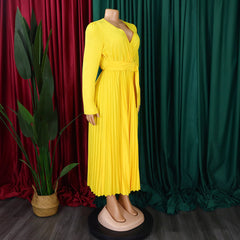 Plisowana sukienka plus size z paskiem