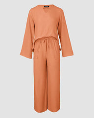 Zestaw 2 szt. Topu z wycięciem pod szyją i asymetrycznym obszyciem oraz spodni z prostymi nogawkami ze sznurkiem