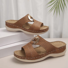 Swobodny oddychanie kobiet na sandałach platformowych ortopedycznych