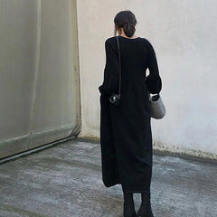 Damska sukienka maxi z dzianiny w jednolitym kolorze, z długim rękawem