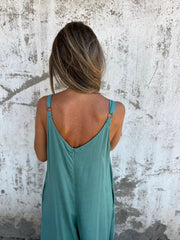 Kombinezon damski z mieszanki bawełny i lnu z kieszeniami i regulowanymi ramiączkami