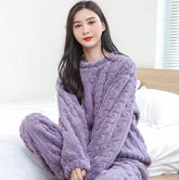 🔥 【Pluszowy ciepły kombinezon 40-90 kg】 Piżama z wyściełanym i pogrubionym polarem koralowym Larna, do noszenia na co dzień, modna i wygodna piżama