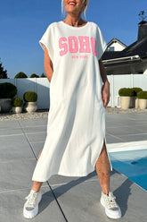 Damska sukienka swobodna z okrągłym dekoltem i nadrukiem w kształcie litery, z rozcięciem u dołu