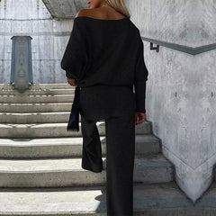 Damski garnitur w jednolitym kolorze z okrągłym dekoltem i długim rękawem