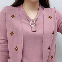 Elegancki damski top z haftowanym kwiatowym dekoltem i dekoltem w kształcie litery V