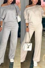 Damski kombinezon z okrągłym dekoltem, ukośnymi ramionami i długim rękawem w jednolitym kolorze