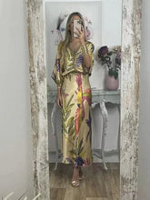 Damska bluzka z szerokimi nogawkami i spódnicą maxi z elastyczną talią