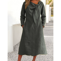 Jednolita sukienka z długimi rękawami i okrągłym dekoltem