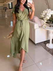 Damska sukienka z dekoltem w serek i sznurowaniem w jednolitym kolorze