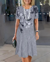 Dresuj okrągły szyję z krótkim rękawem