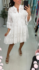 Sukienka koronkowa zakrywająca ciało