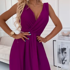 Sukienka z szyfonu bez rękawów i dekoltem w serek