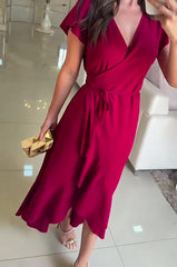 Damska sukienka z dekoltem w serek i sznurowaniem w jednolitym kolorze