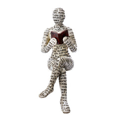 Nordycka współczesna statua czytającej kobiety