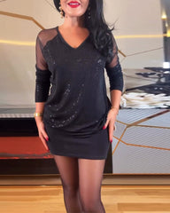 Seksowna sukienka z siateczki z dekoltem w serek i cekinami w jednolitym kolorze