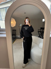 Luźny, dwuczęściowy kostium damski z okrągłym dekoltem