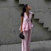 Dwuczęściowy komplet damski z bawełny w jednolitym kolorze, dekoltem w serek, bez rękawów, bluzką i spodniami