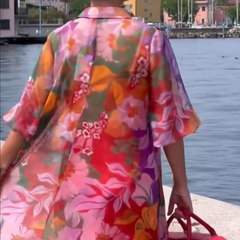 Czerwona sukienka z szyfonu z nadrukiem kwiatowym