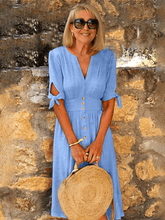 Sukienka z bawełny i lnu z głębokim dekoltem w serek