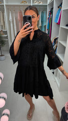 Sukienka koronkowa zakrywająca ciało