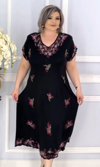 Czarna sukienka w kwiaty