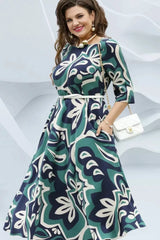 Sukienka z okrągłym dekoltem w modnym nadruku (z paskiem)
