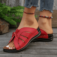 Wygodne, sportowe sandały na koturnie z kokardką i wsparciem łuku stopy