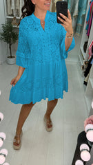 Sukienka koronkowa zakrywająca ciało