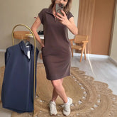 Damska sukienka casualowa z klapami w jednolitym kolorze