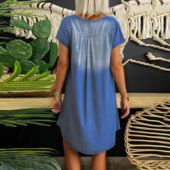 Damska sukienka jeansowa z dekoltem w serek i krótkimi rękawami
