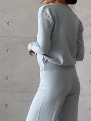 Damski garnitur z dzianinowymi spodniami w jednolitym kolorze