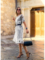 Sukienka midi z okrągłym dekoltem i nadrukiem w kwiaty z siateczki