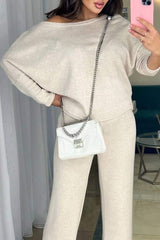 Damski kombinezon z okrągłym dekoltem, ukośnymi ramionami i długim rękawem w jednolitym kolorze