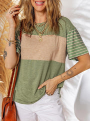 Damska koszulka w paski z okrągłym dekoltem i kolorowymi blokami