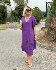 Solidna lniana sukienka maxi z dekoltem w serek i haftowanym dołem