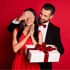 Elegancka połyskująca sukienka maxi