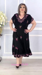 Czarna sukienka w kwiaty