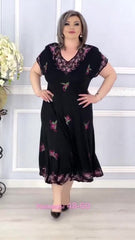 Czarna sukienka w kwiaty