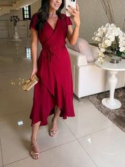 Damska sukienka z dekoltem w serek i sznurowaniem w jednolitym kolorze