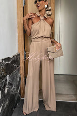 Modny, niepowtarzalny kombinezon z szerokimi nogawkami i kołnierzykiem z kieszeniami i kieszeniami