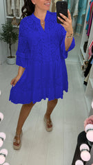 Sukienka koronkowa zakrywająca ciało