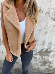 Jednoczęściowa kamizelka ze sztucznego futra z klapami i kieszeniami